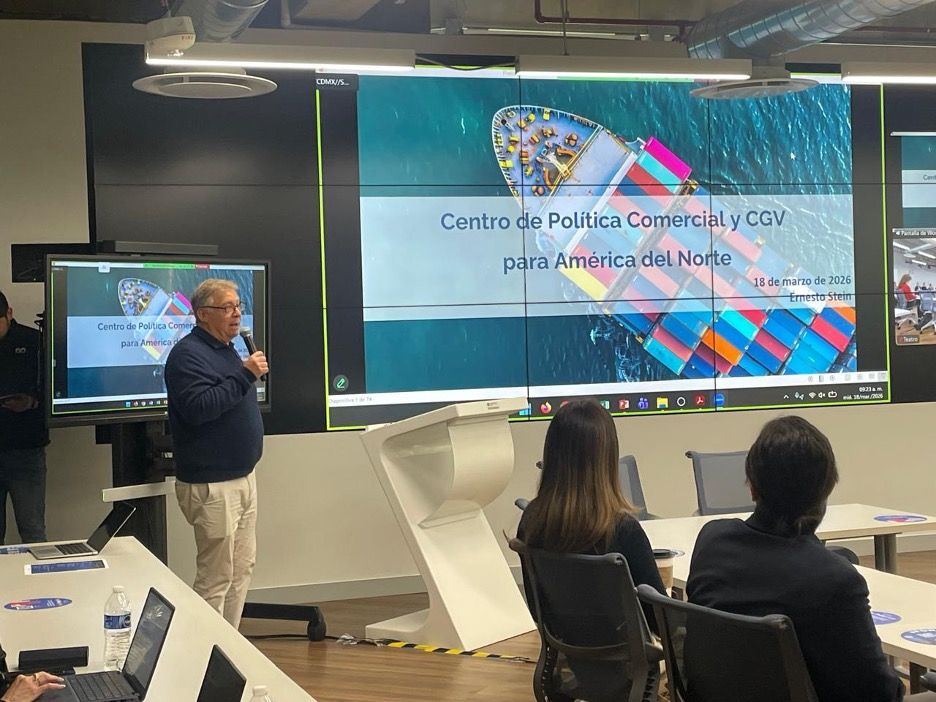Ernesto Stein presentando en el primer workshop del CEPCAN